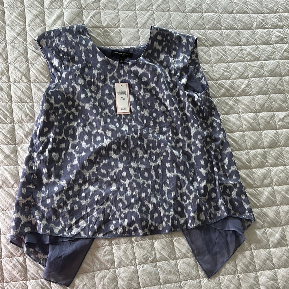 Banana Republic top open in back